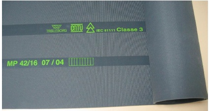 Tapis isolant individuel. Classe 0 et catégorie ''C'', conforme IEC 61111. Epaisseur 2 mm. 1 m x 1 m. Umax: 1000 V a.c.-1500 V d